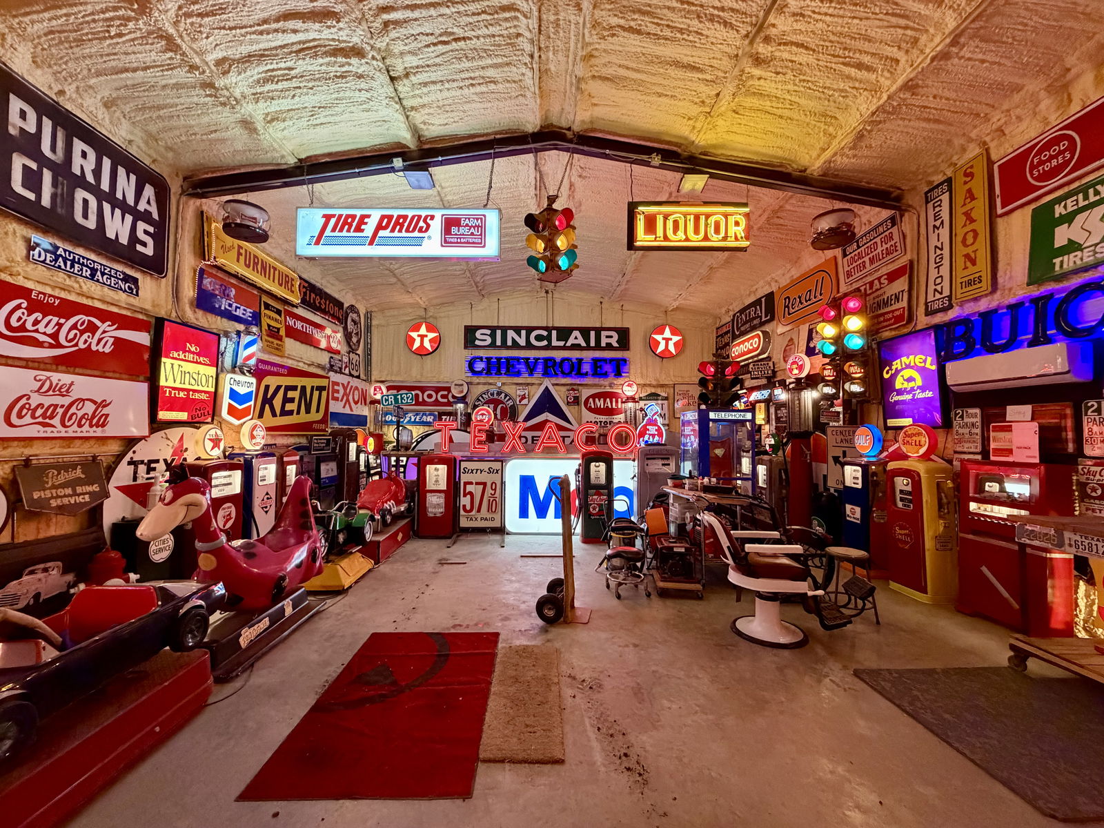 Premier Spring Advertising and Collectibles! preview