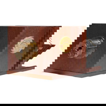 Full scale replica 1839 Giroux daguerreotype camera by Robert Lisle, 1991.