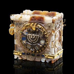 A Highly Rare Gem Set Agate “Menorah” Ceremonial Casket, Circa 1st Century A.D.