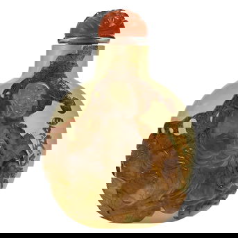 A Relief-carved Shadow Agate 'Fuhu Luohan' Snuff Bottle 1780-1850